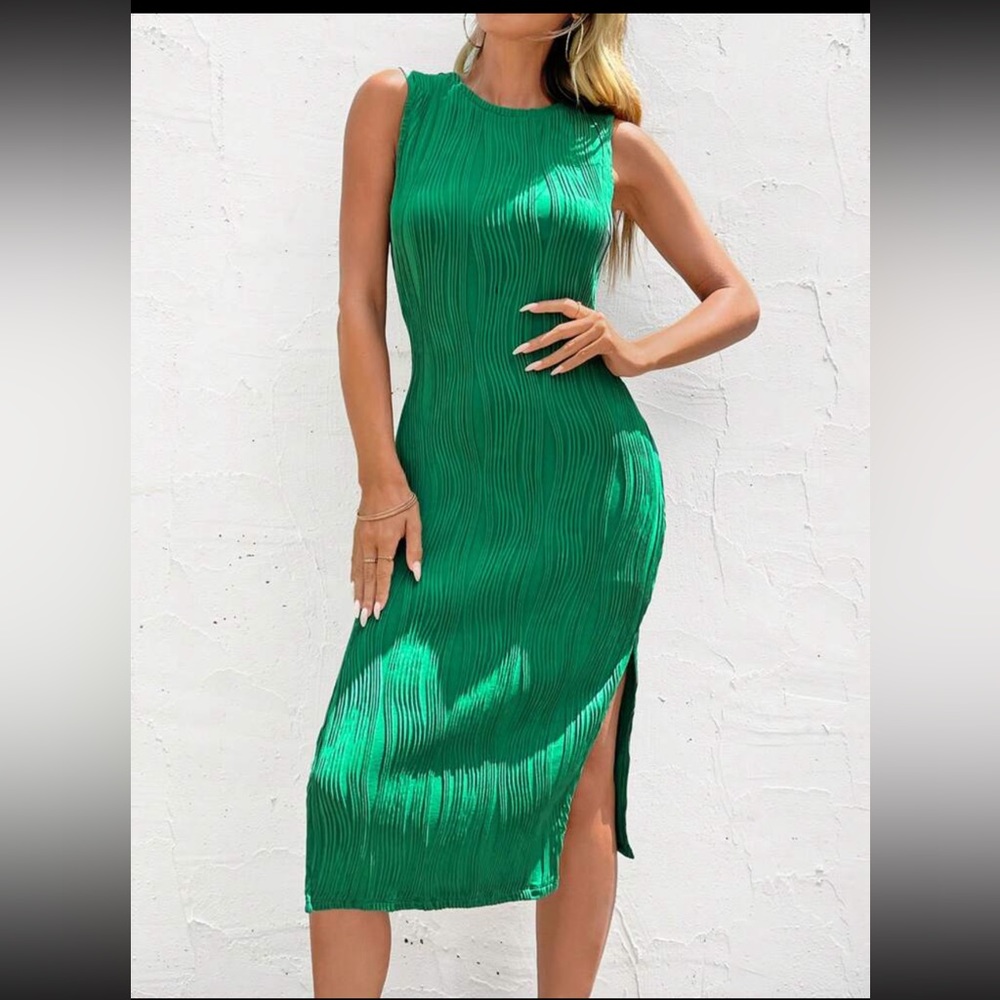 Beautiful green midi dress.